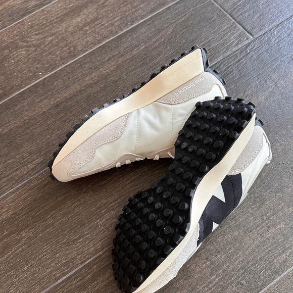 New Balance 327 Sea Salt - Picture 1 of 2